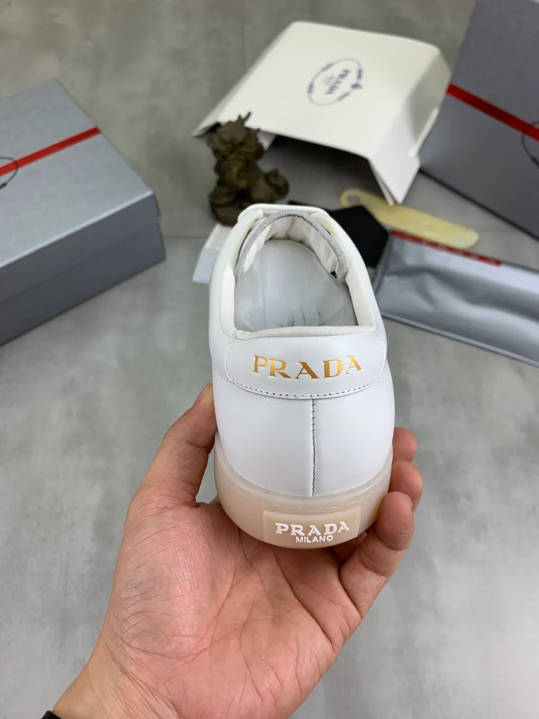 Men's shoes 💰P540💰【New model】The hot model is on the official website, 🆘 The trendy brand (Prada) mainly promotes the hot model, the avant-garde and versatile fashion men's shoes are privately modeled, the cowhide surface is spliced 1:1.. The fashion is simple, the original imported cowhide lining and the cowhide feet; the atmosphere and personality are more fashionable, eye-catching and pursuing class. It will subvert the old idea and be a must-have for fashion trendsetters with you! Must keep it for yourself! Tall and comfortable, large and low, high-end quality workmanship. Size: 38-45; 3️⃣colors available.